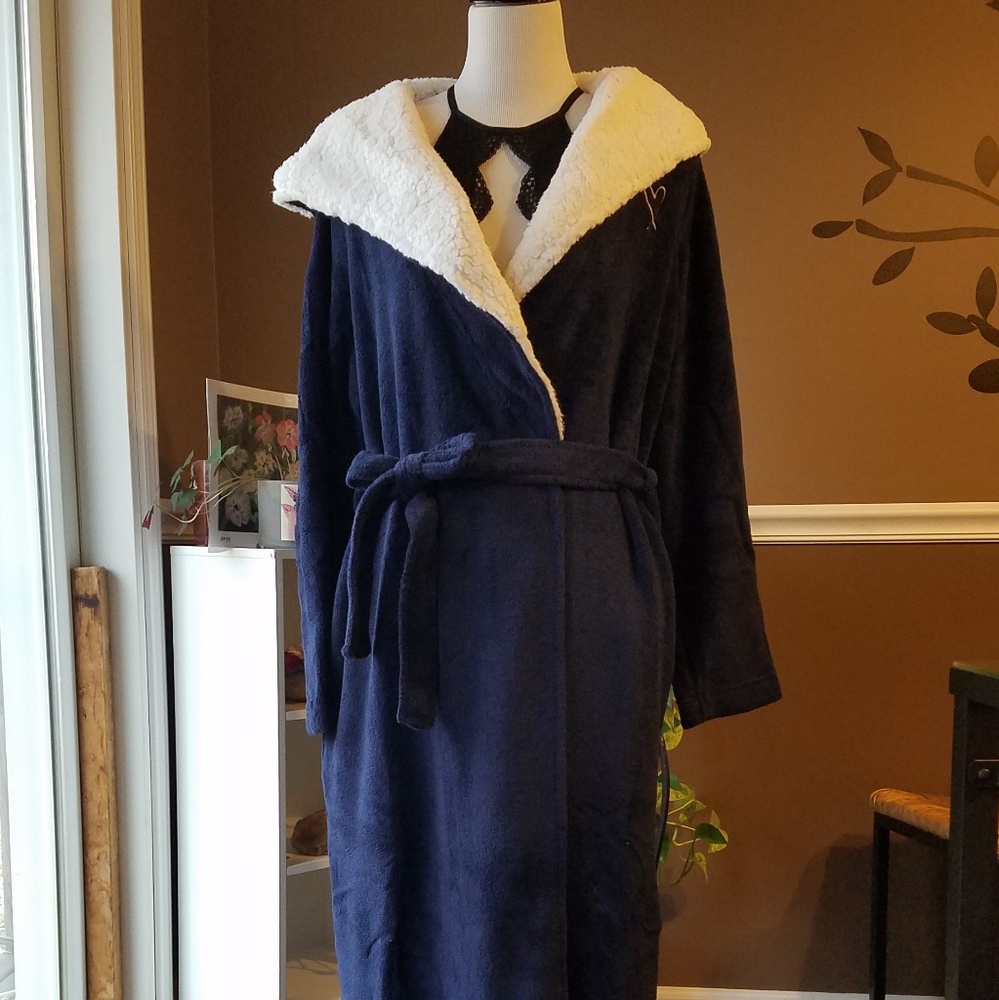 🚫 SOLD 🚫Victoria's Secret long robe